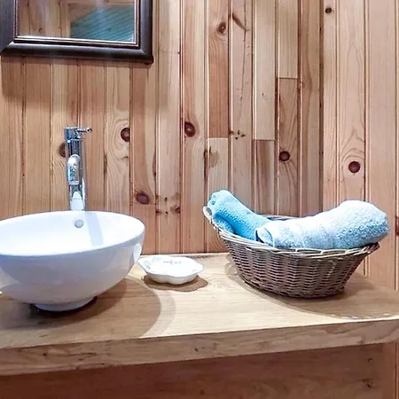 1 Bedroom Pet Friendly In Holiday home *